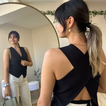 SIRT ÇAPRAZ DETAY SİYAH YELEK 